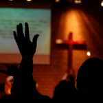 Jose Eduardo de Oliveira e Silva apresenta como a fé católica ilumina dilemas éticos do mundo contemporâneo com discernimento e humanidade.