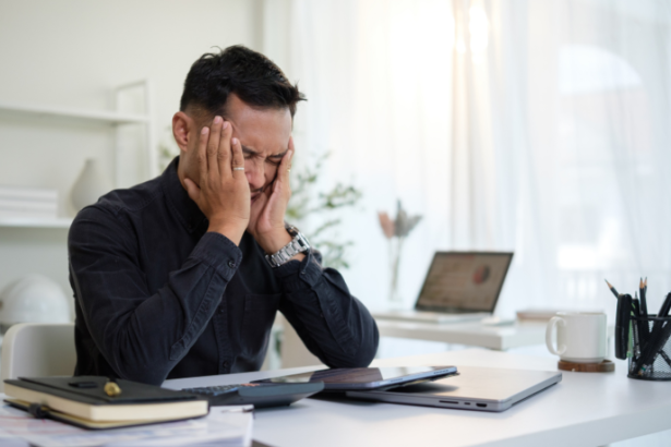 Burnout em adultos neurodivergentes: sinais precoces e estratégias de prevenção do burnout neurodivergente explicados por Alexandre Costa Pedrosa.