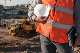 Da matéria-prima à obra, a fabricação de artefatos de cimento impulsiona a construção civil, como explica Valderci Malagosini Machado.