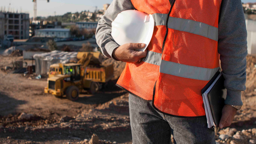Da matéria-prima à obra, a fabricação de artefatos de cimento impulsiona a construção civil, como explica Valderci Malagosini Machado.