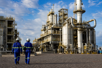 Estruturas industriais da Unidade de Fertilizantes Nitrogenados III em Três Lagoas, Mato Grosso do Sul